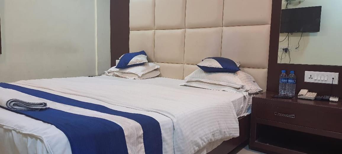 Hotel Presidency Inn Калькутта Экстерьер фото
